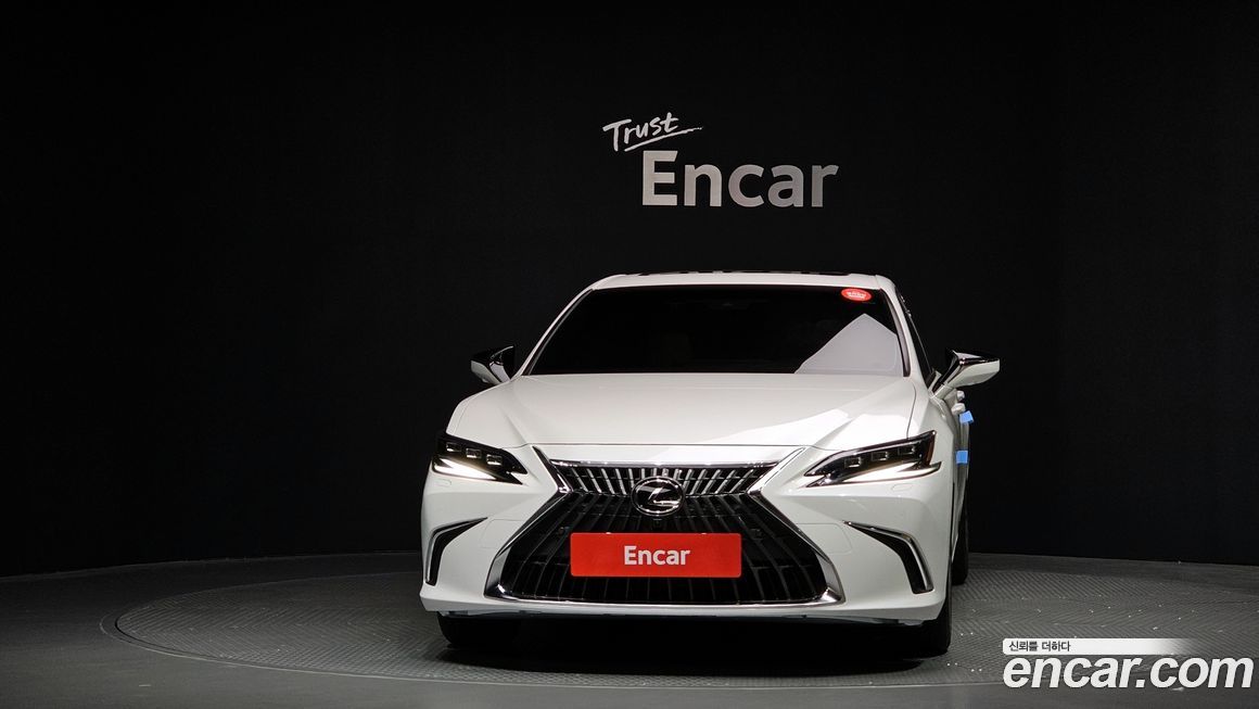 Lexus ES 2025