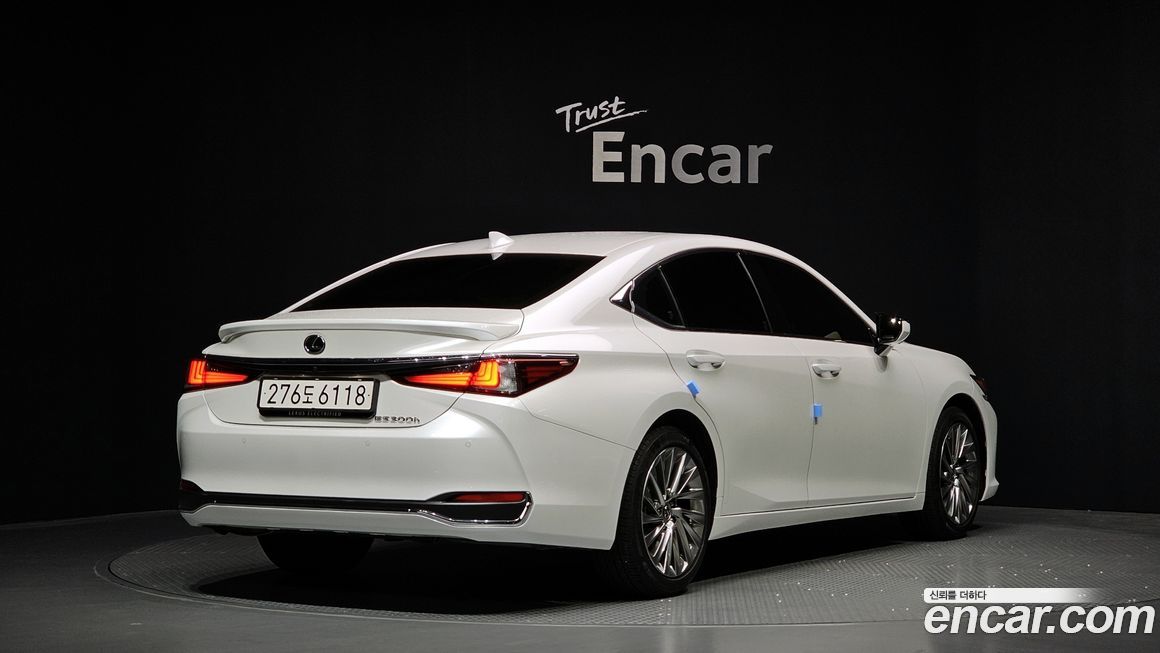 Lexus ES 2025