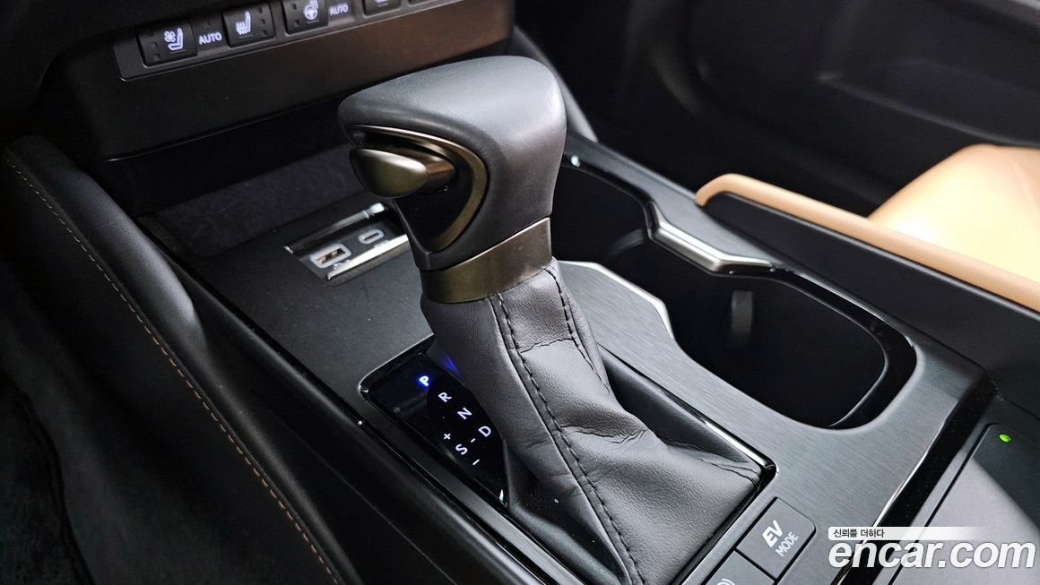Lexus ES 2025