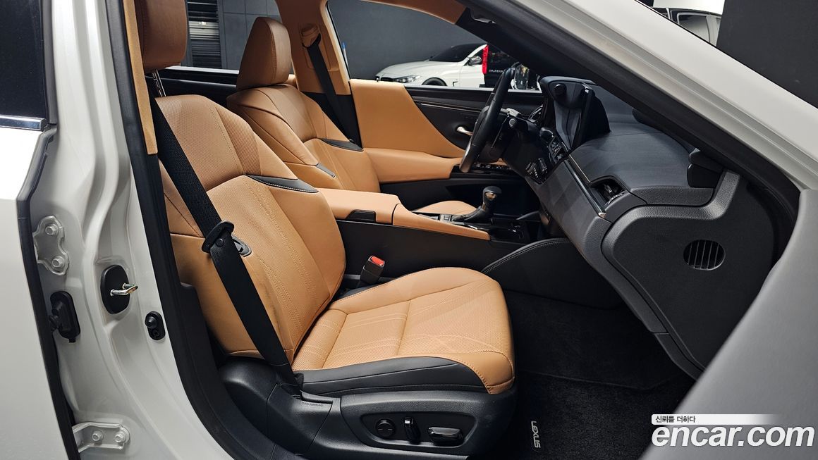 Lexus ES 2023