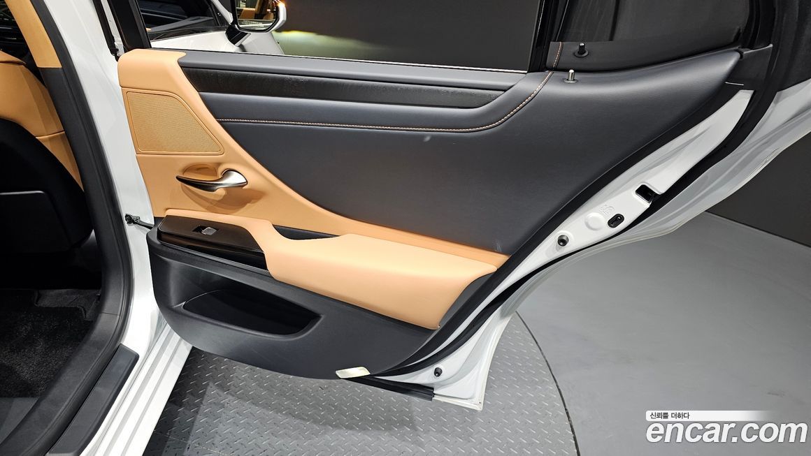 Lexus ES 2023