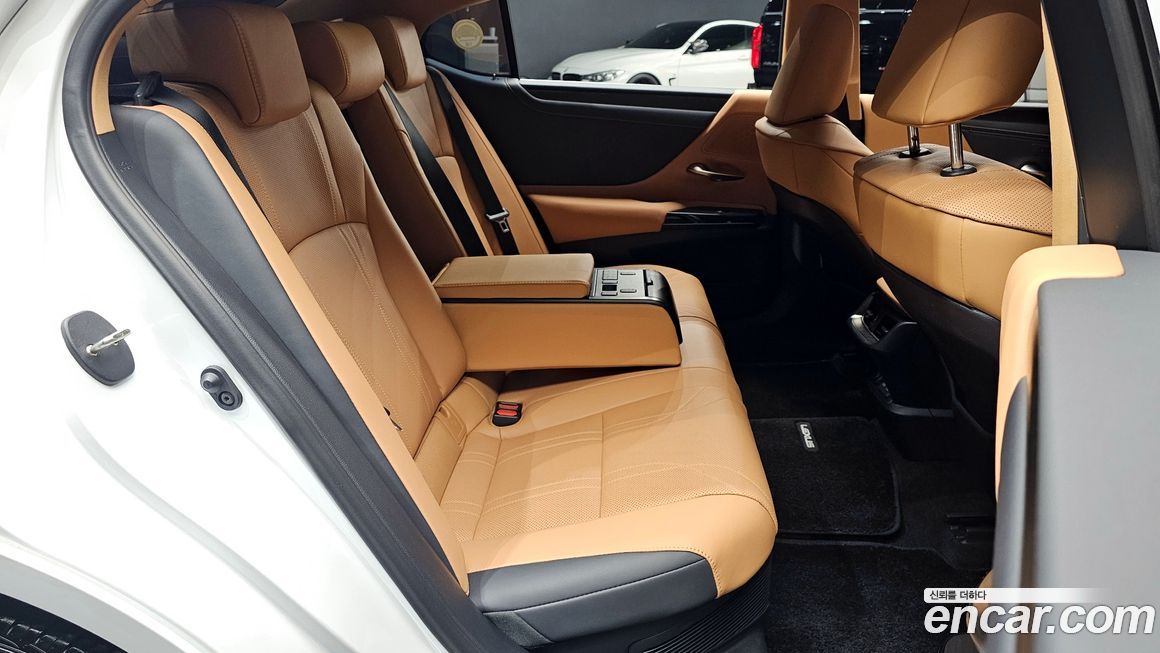 Lexus ES 2023