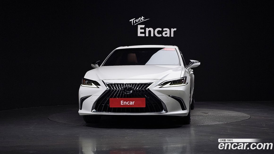 Lexus ES 2023