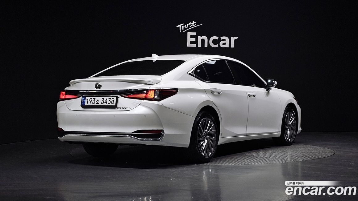 Lexus ES 2023