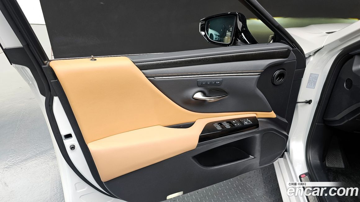 Lexus ES 2023