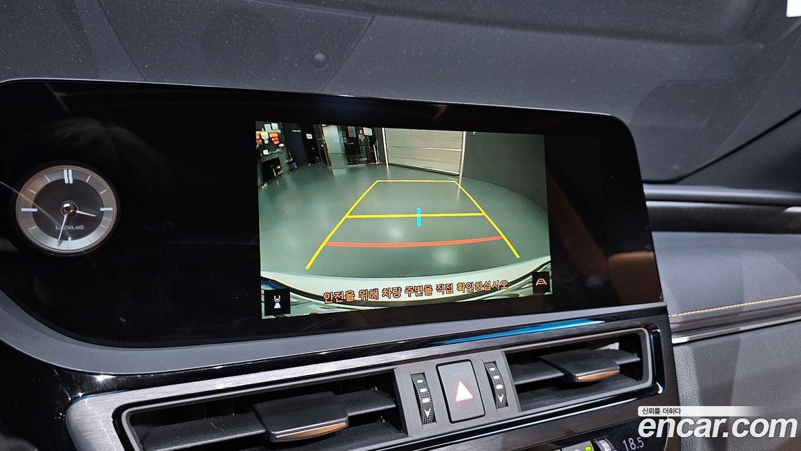 Lexus ES 2023