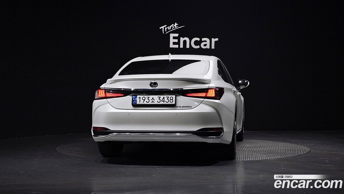 Lexus ES 2023