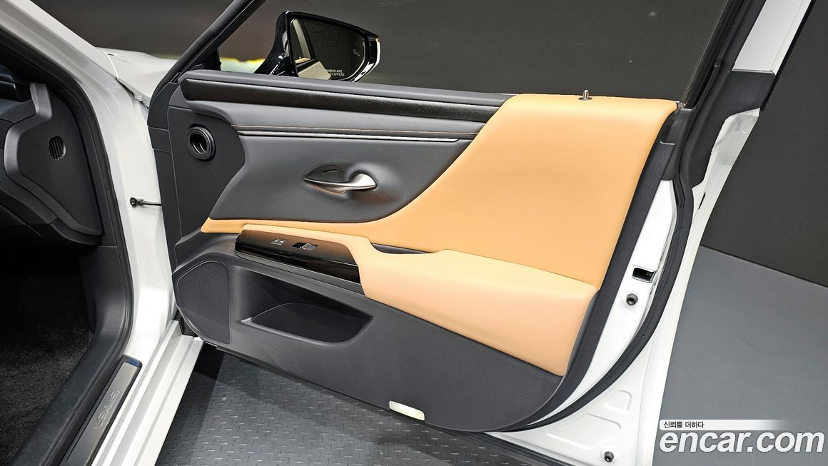 Lexus ES 2023
