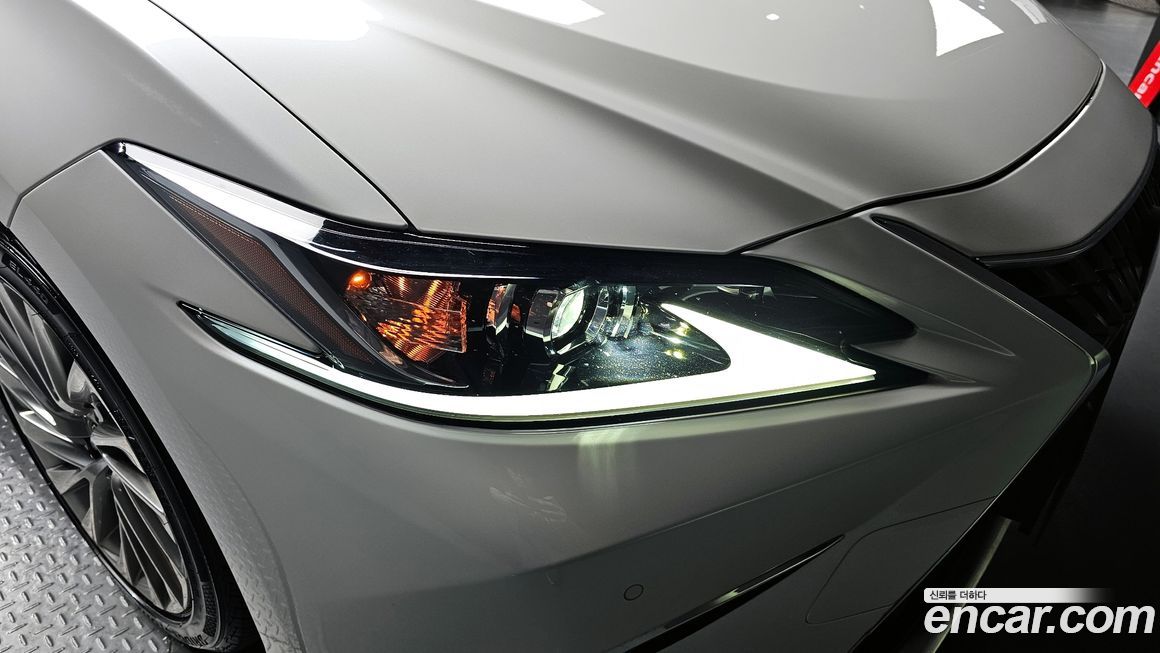 Lexus ES 2023