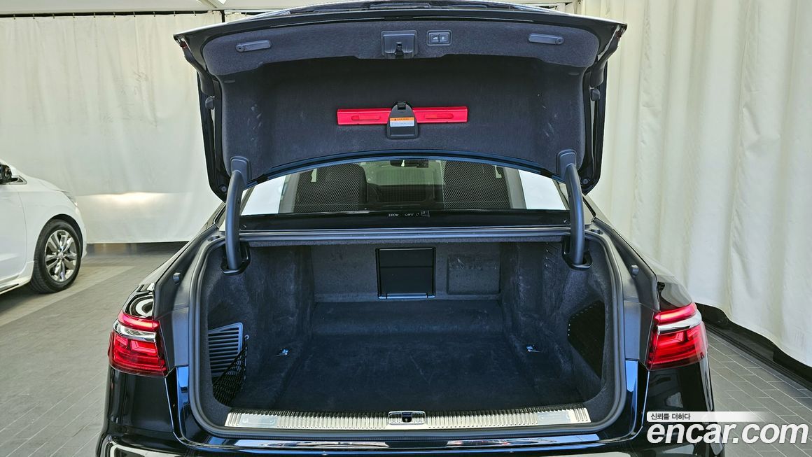 Audi A8 2021