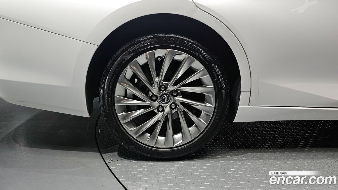Lexus ES 2023