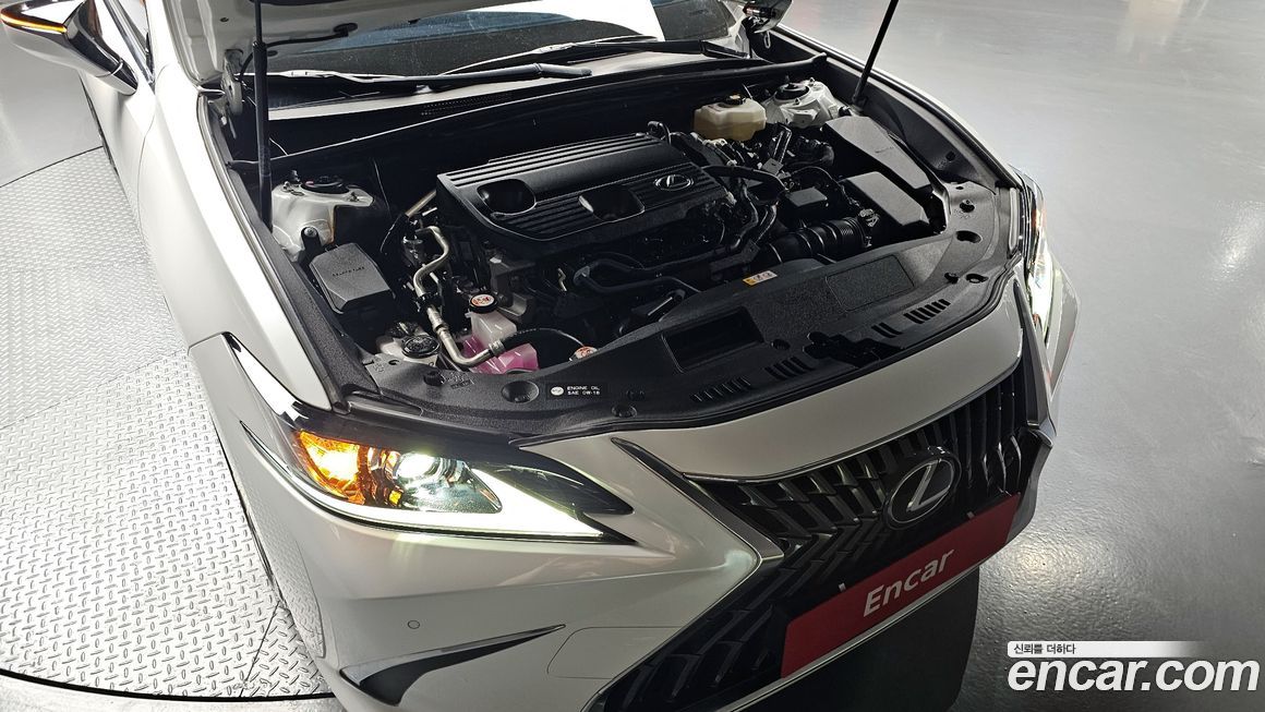 Lexus ES 2023