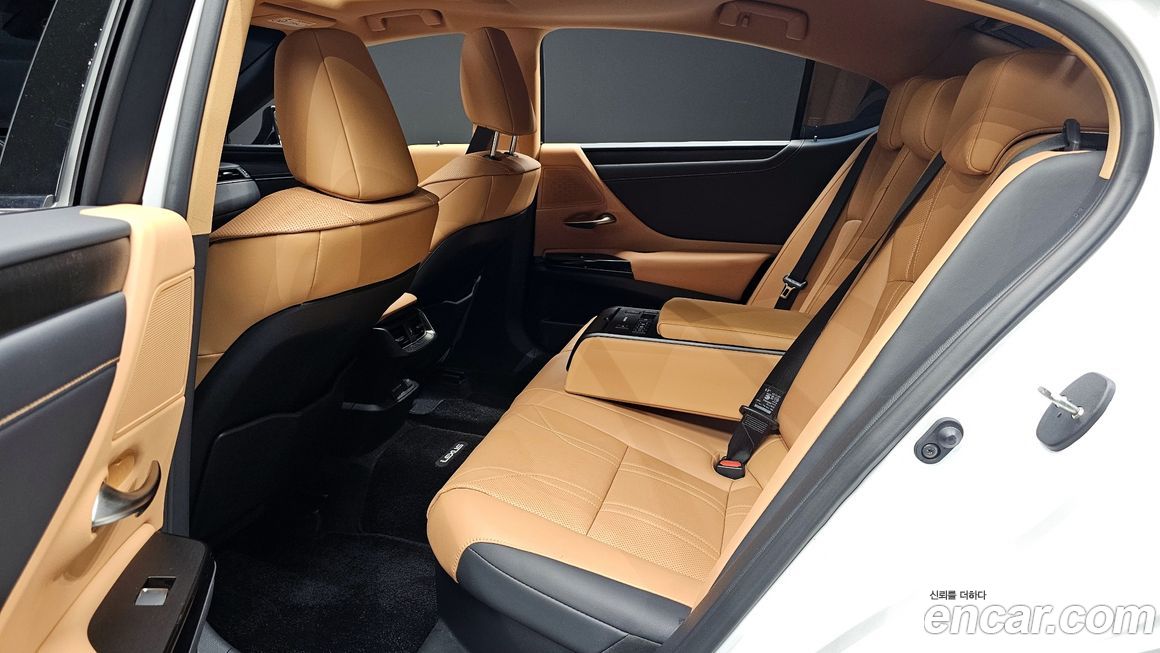 Lexus ES 2023