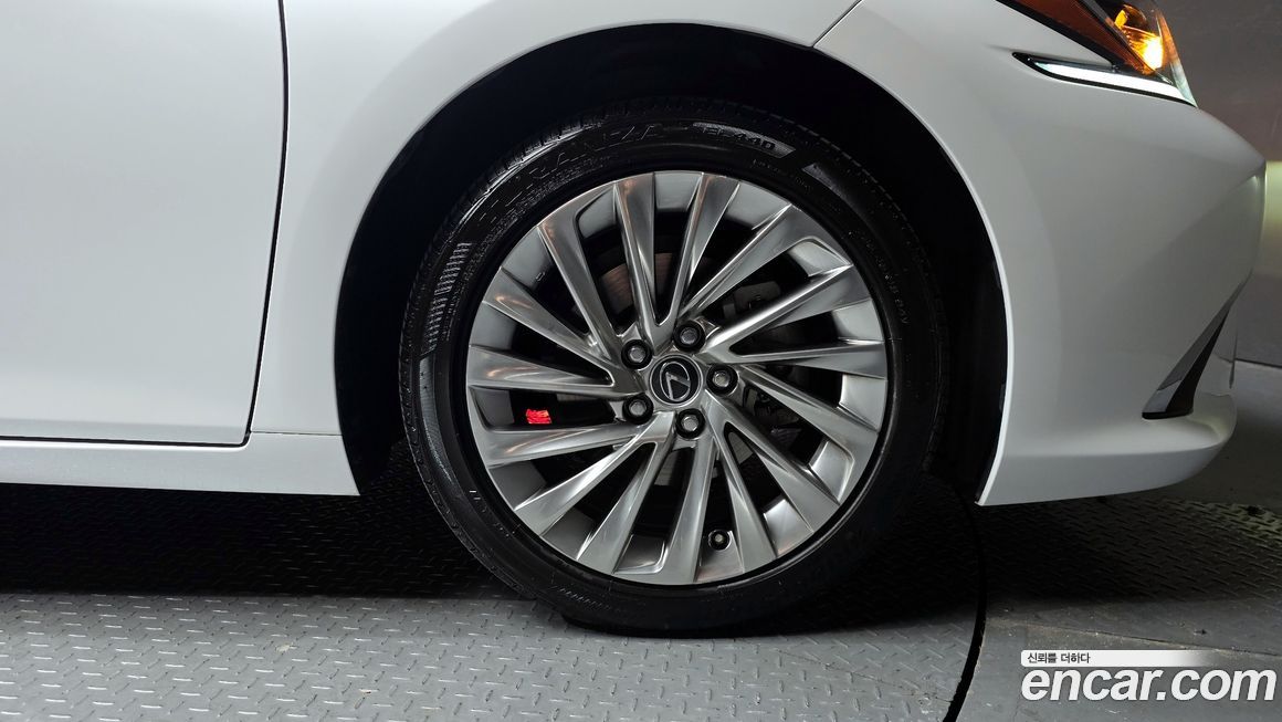 Lexus ES 2023