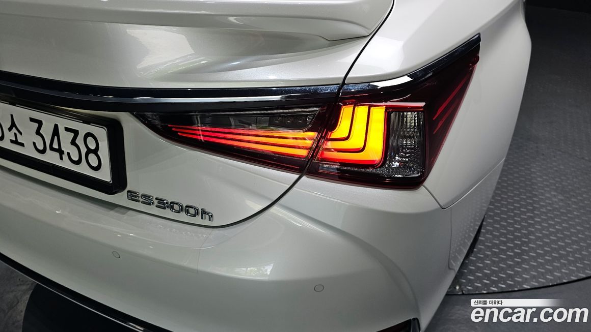 Lexus ES 2023