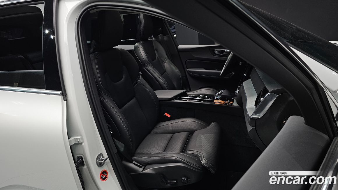 Volvo XC60 2025