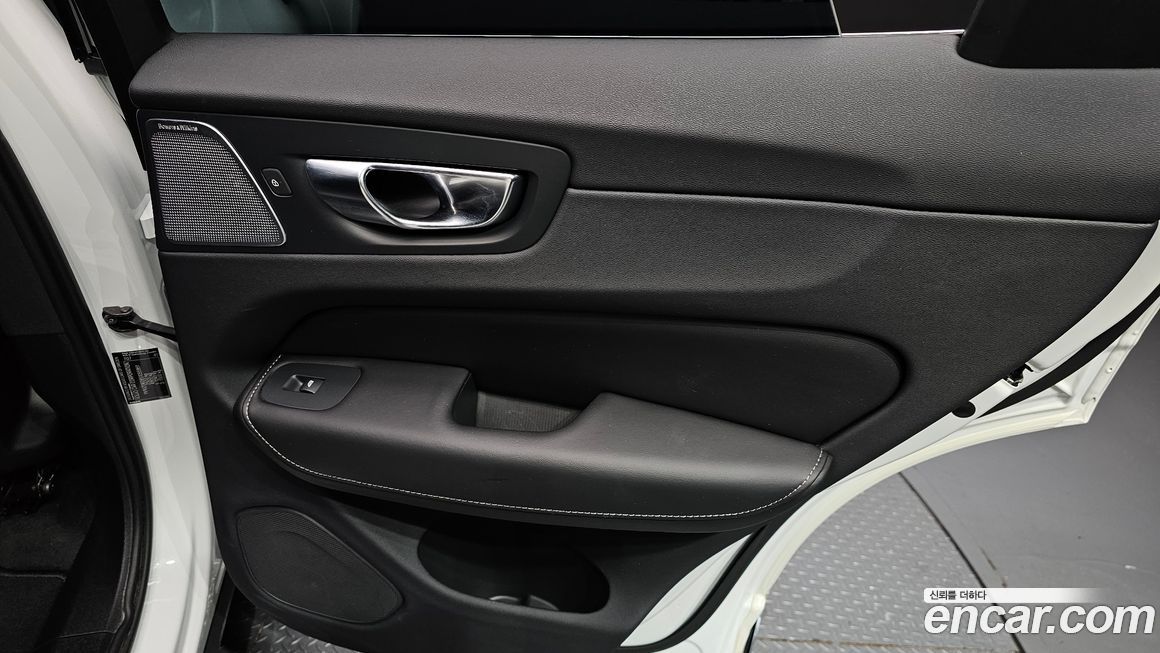 Volvo XC60 2025