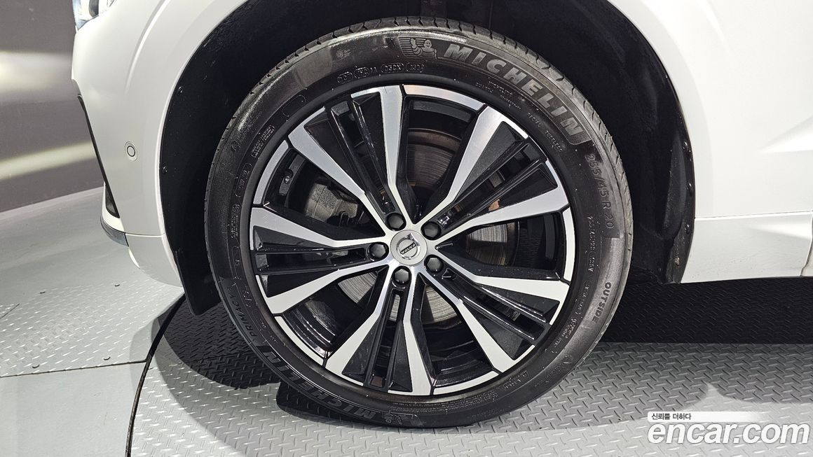 Volvo XC60 2025