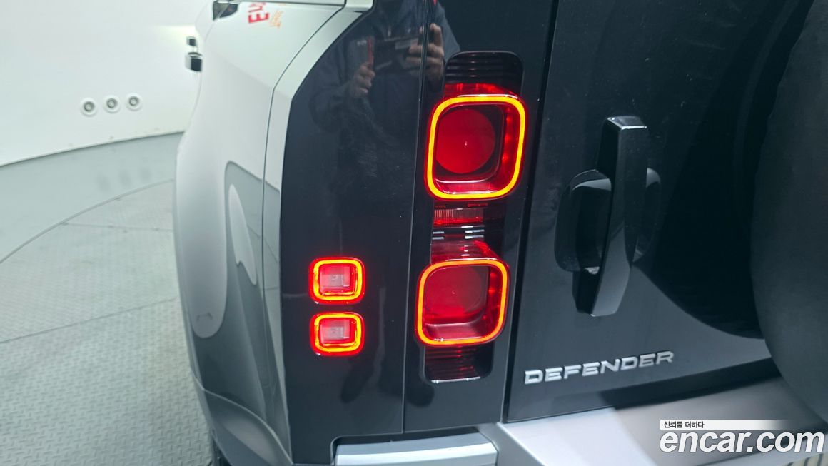 Land Rover Defender 2022