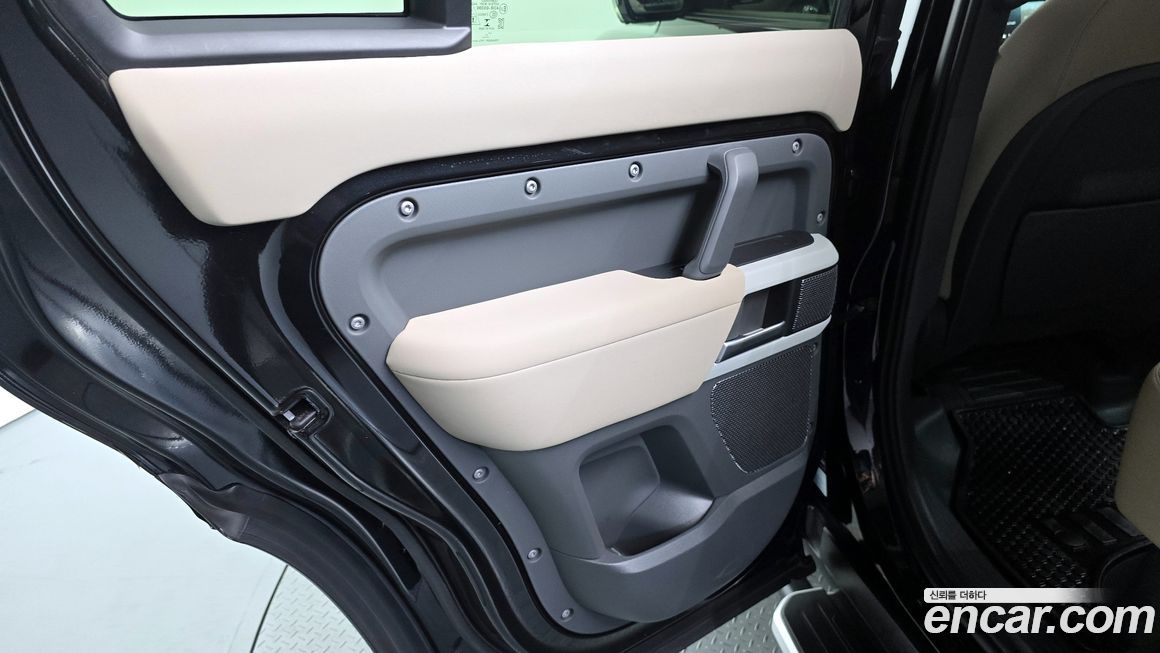 Land Rover Defender 2022