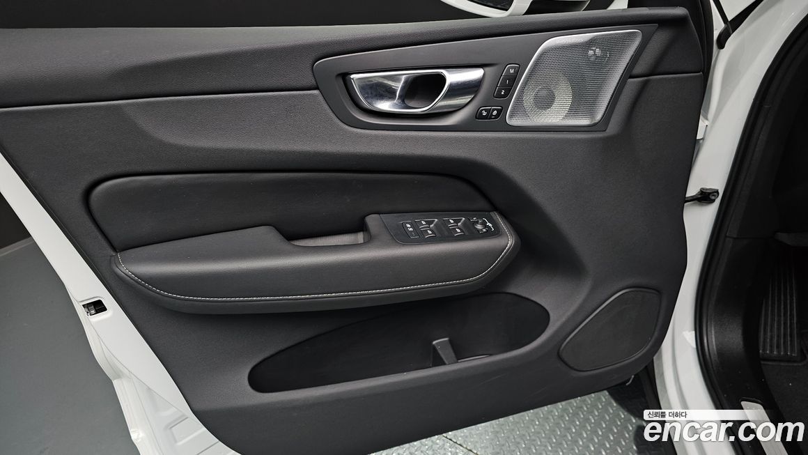 Volvo XC60 2025