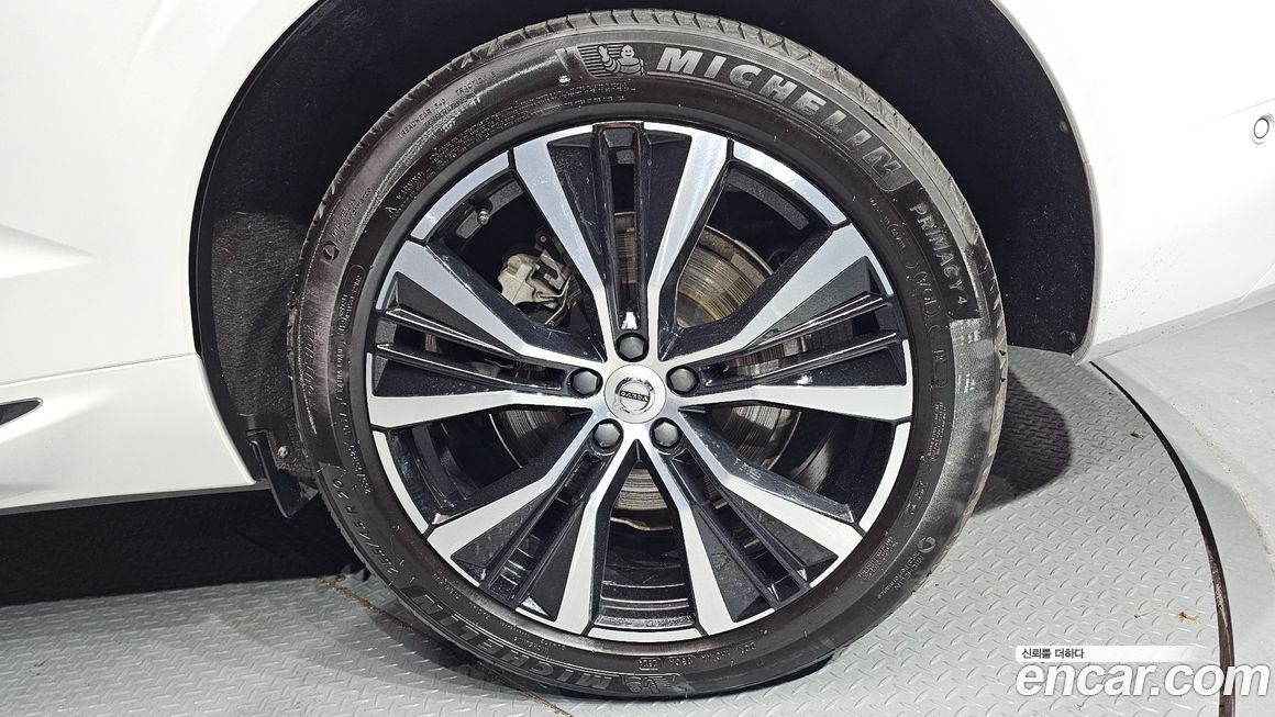 Volvo XC60 2025