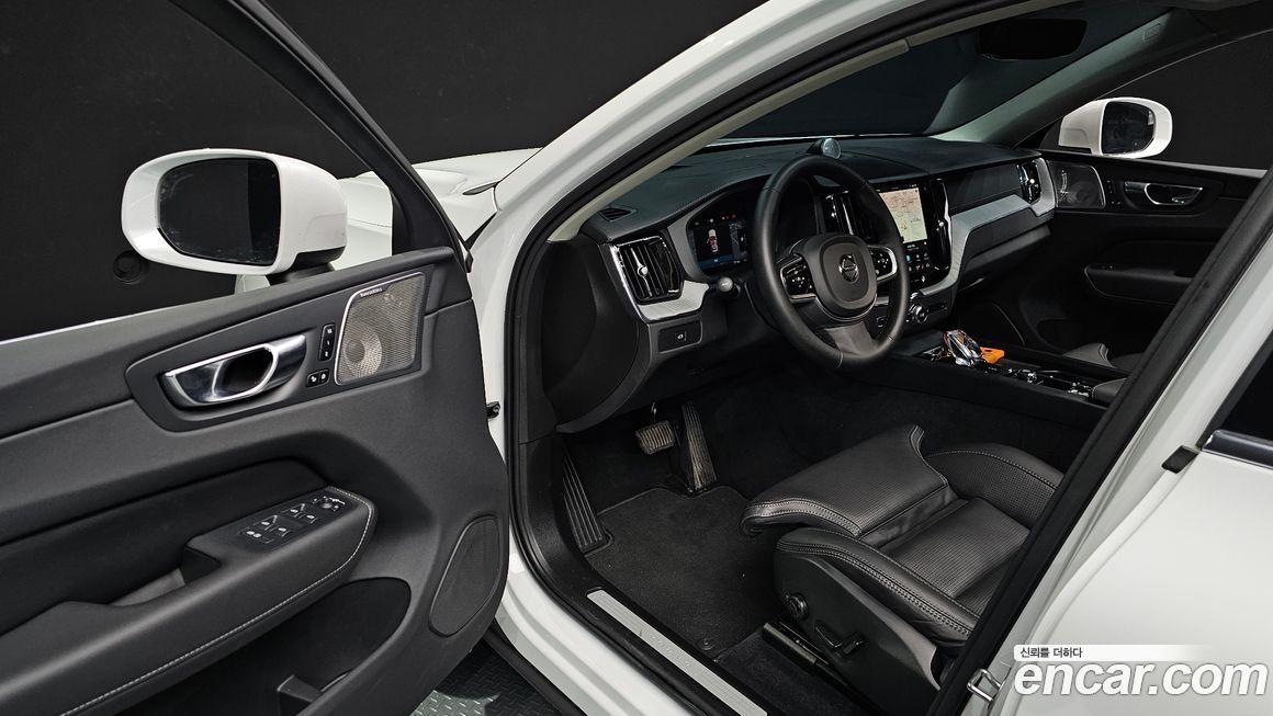Volvo XC60 2025