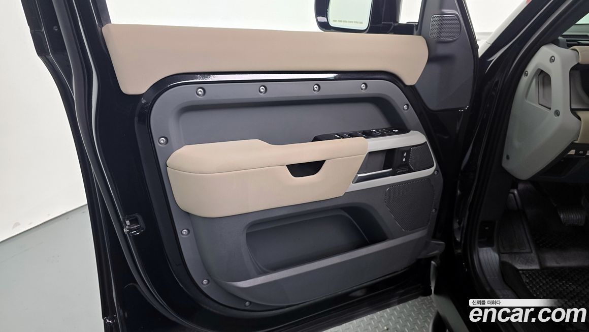 Land Rover Defender 2022