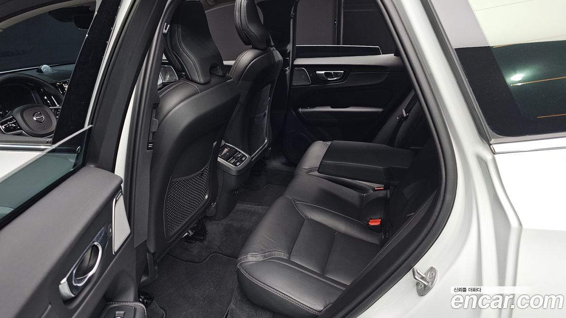 Volvo XC60 2025