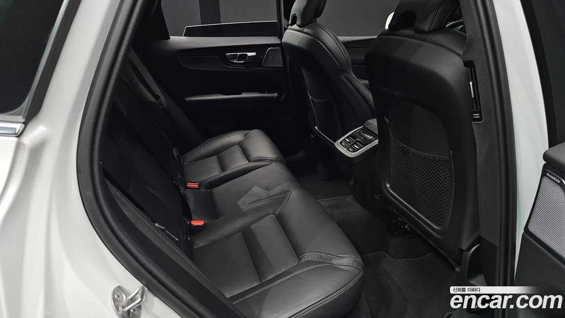 Volvo XC60 2025