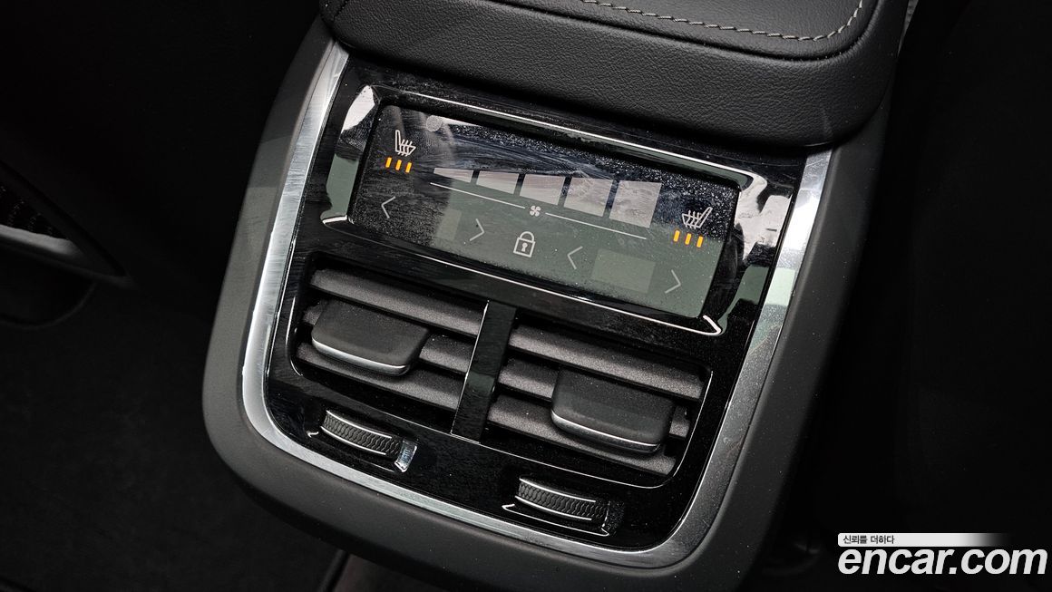 Volvo XC60 2025