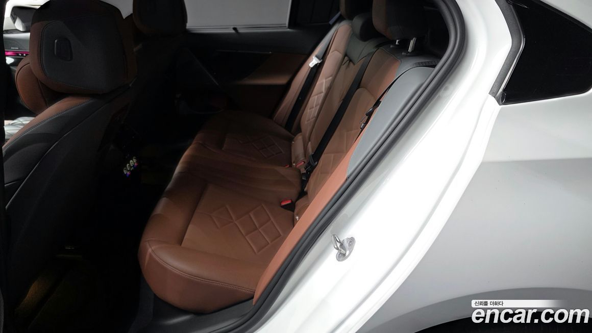 BMW 5-Series 2024