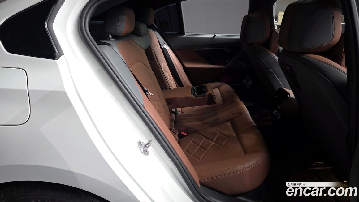 BMW 5-Series 2024