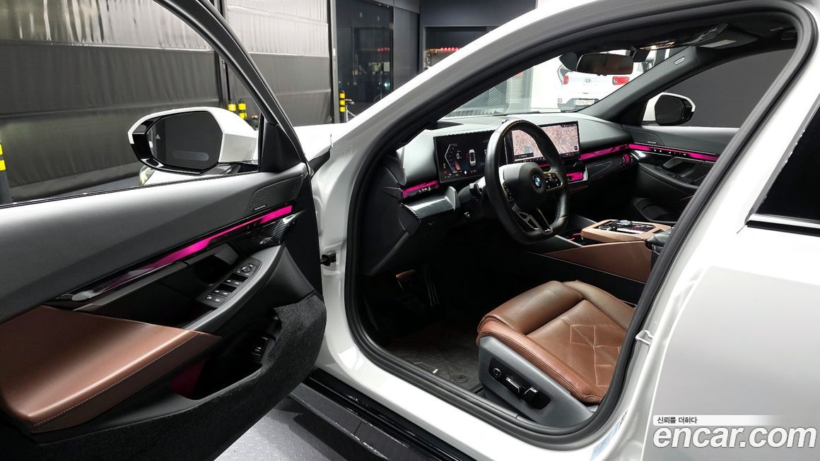 BMW 5-Series 2024