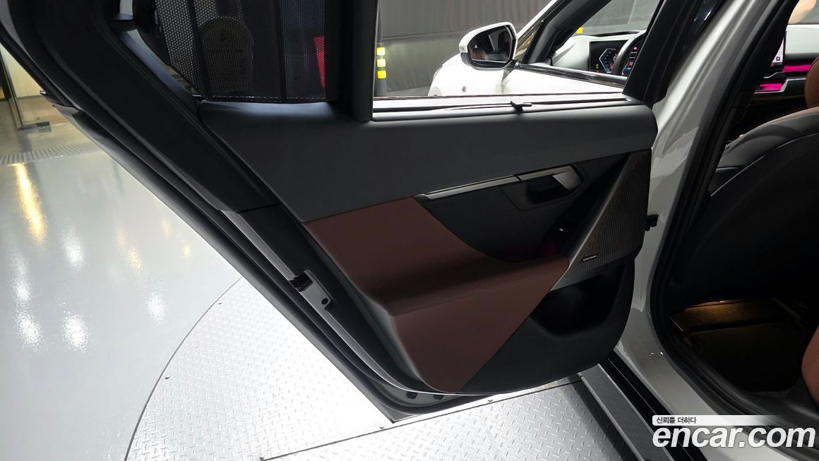 BMW 5-Series 2024