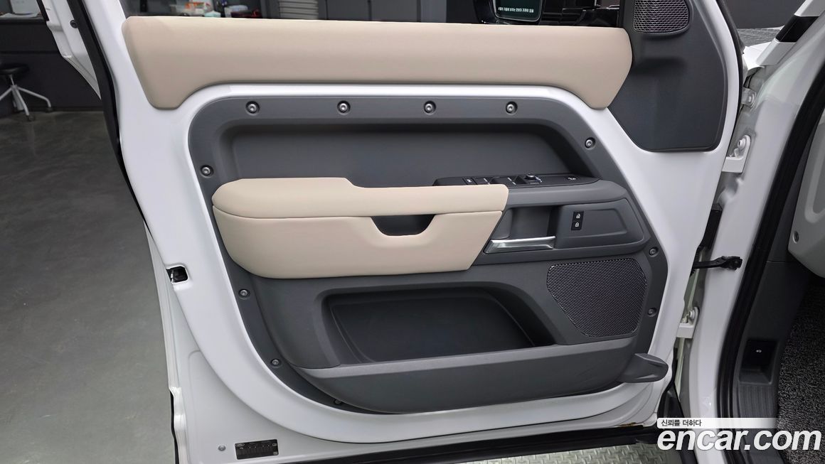 Land Rover Defender 2022