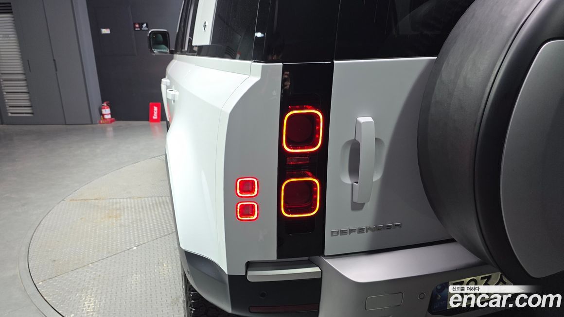 Land Rover Defender 2022