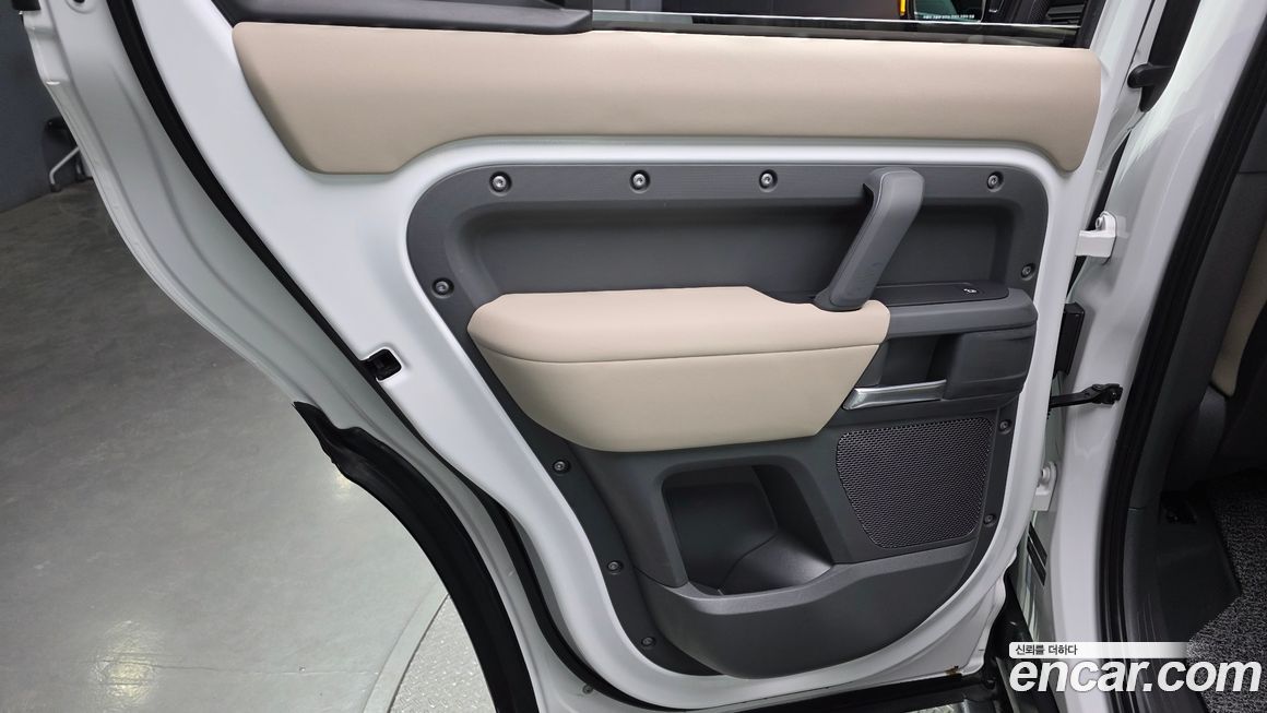 Land Rover Defender 2022