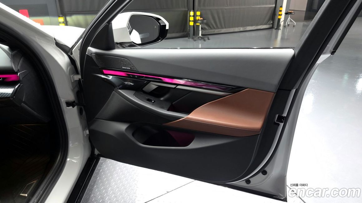 BMW 5-Series 2024