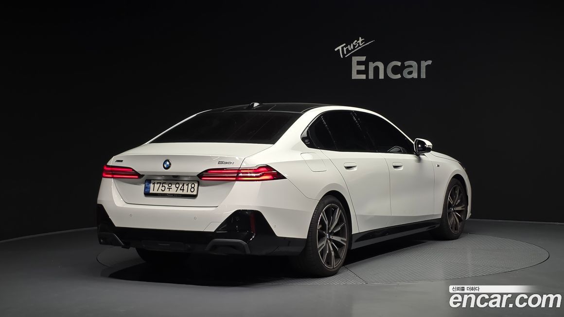 BMW 5-Series 2024
