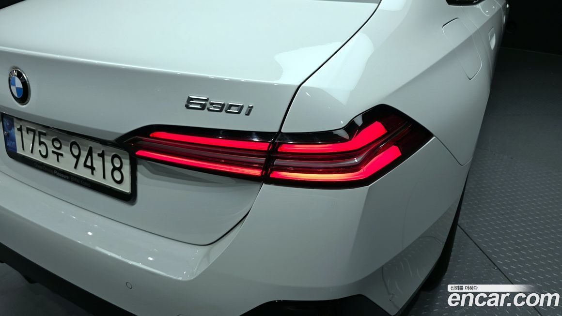 BMW 5-Series 2024