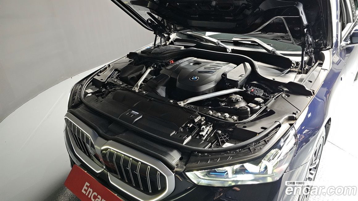 BMW 5-Series 2024