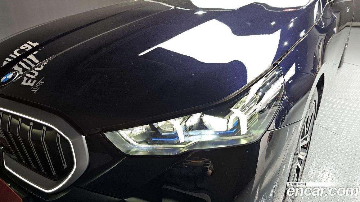 BMW 5-Series 2024