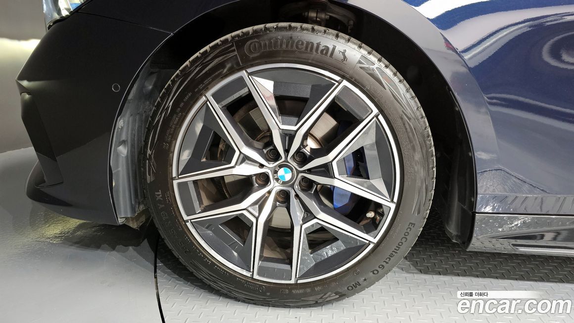 BMW 5-Series 2024