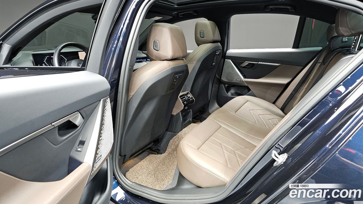 BMW 5-Series 2024
