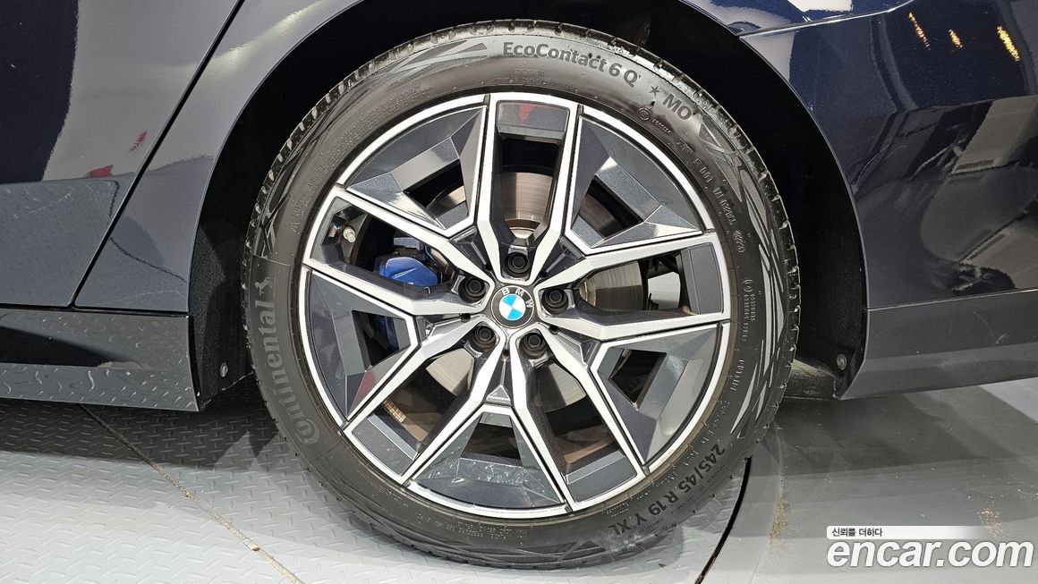 BMW 5-Series 2024