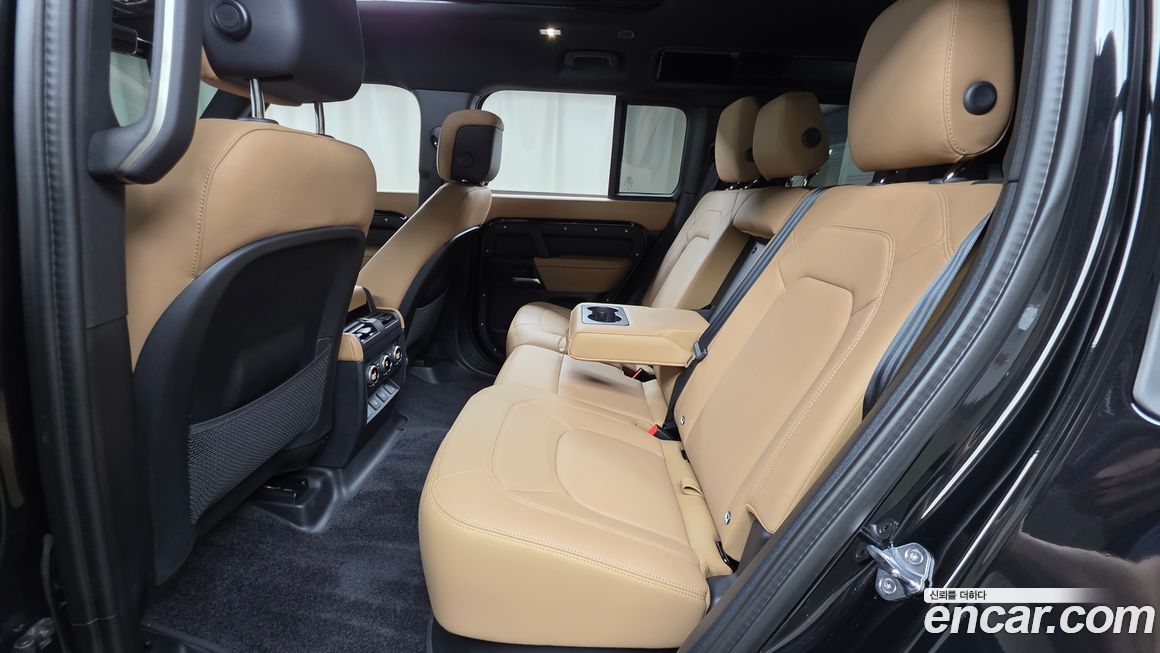 Land Rover Defender 2025