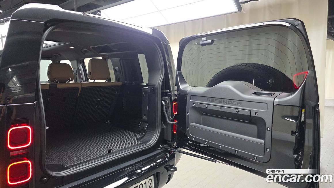 Land Rover Defender 2025
