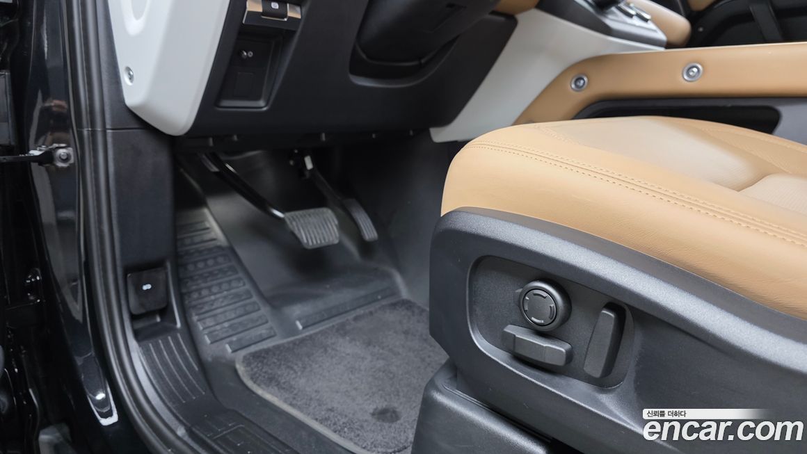 Land Rover Defender 2025