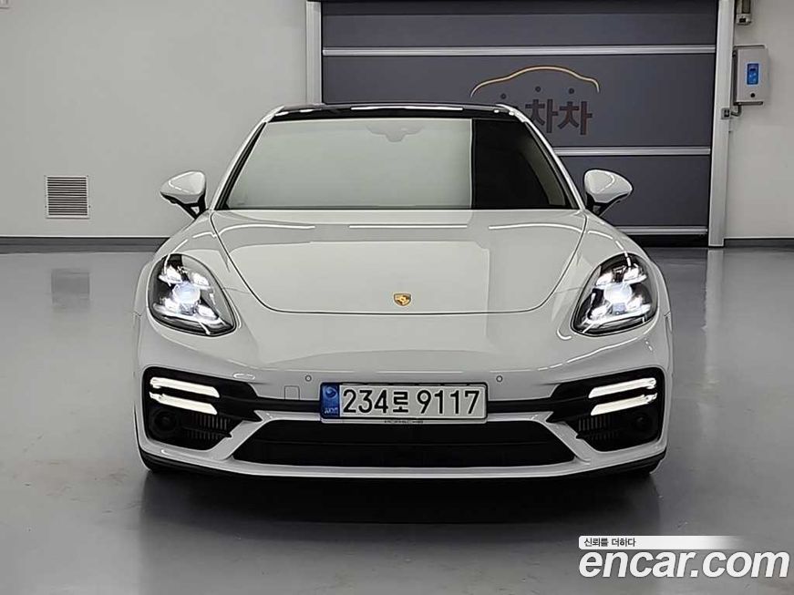 Porsche Panamera 2021
